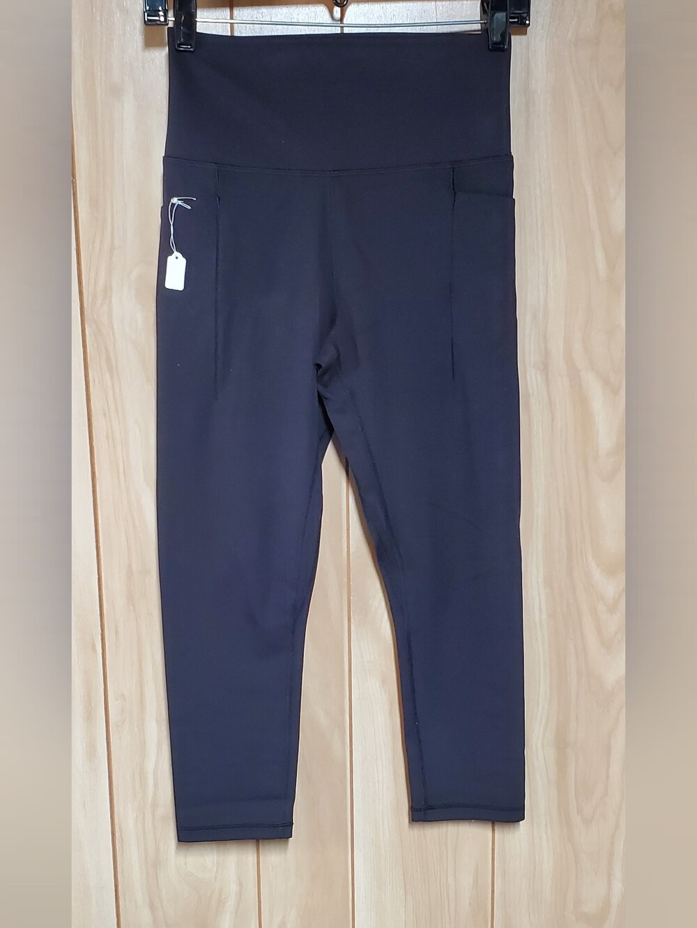 Avia SoftSculpt 21" 2-Pocket Capri Leggings NWT Size Small
